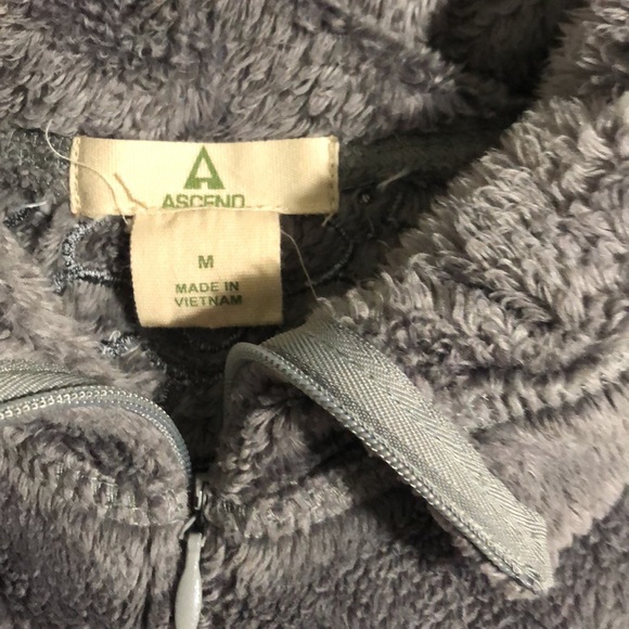 Ascend half zip pull over with embroidery on left side and top of the back - Picture 4 of 13